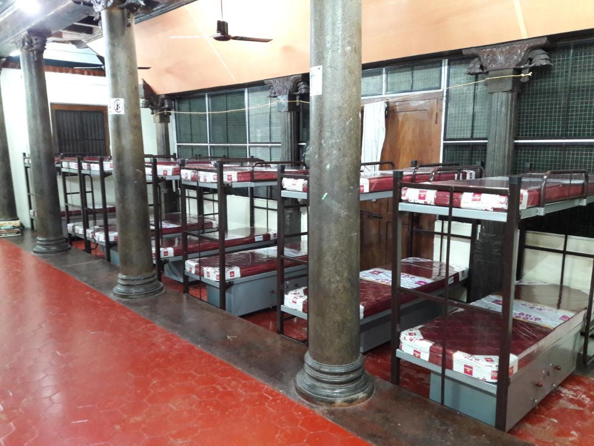 Devasthanam Lodge Thiruvananthapuram Zewnętrze zdjęcie
